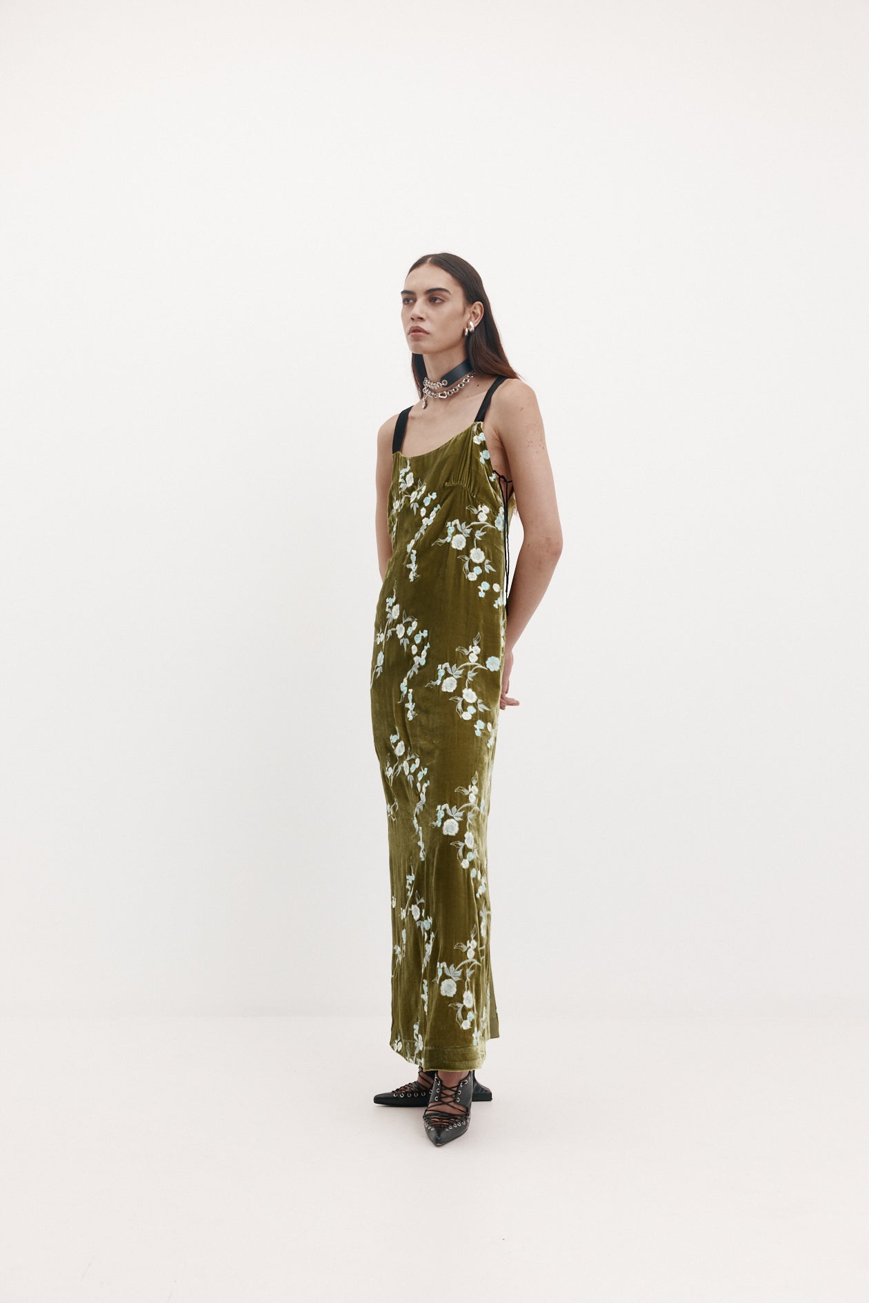 Pairo Dress in Embroidered Velvet