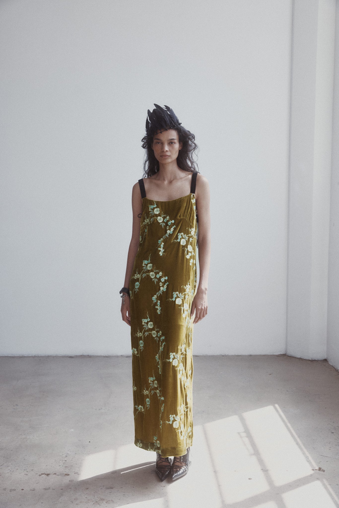Pairo Dress in Embroidered Velvet
